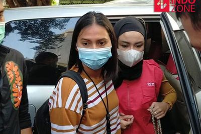 Ditahan di Rutan Polda Metro, Begini Tampang Lesu Medina Zein