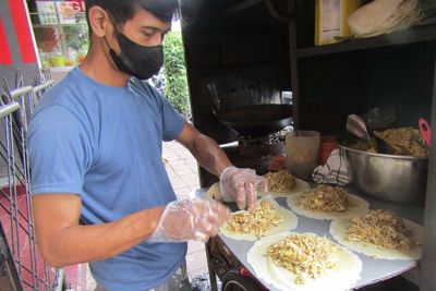 Sudah Setengah Abad Lumpia Basah Surken Masih Sama Enaknya, Ini Rahasianya!
