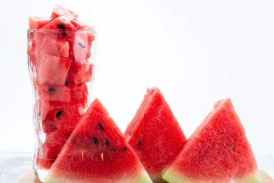 Catat Bestie! Ini 5 Manfaat Makan Semangka untuk Kecantikan Kulit
