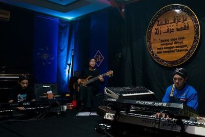 Grup Oxytron Milik Anak Kiai Jombang Akui Musiknya Bisa Menyembuhkan Lewat Cara Ini 