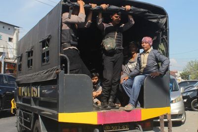 Massa Penghalang Penangkapan Anak Kiai Mayoritas dari Luar Jombang, Ada Anak-anak Juga