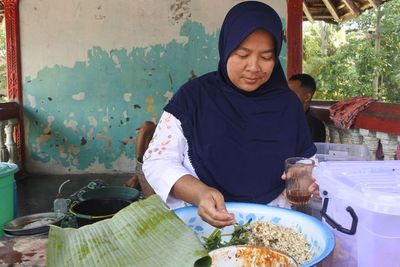 Es Dawet Campur Sambel Pecel, Minuman Aneh tapi Laris Manis! Gimana Rasanya?