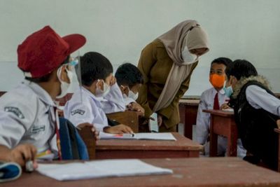 Kasus COVID-19 pada Anak Meningkat, IDAI Wajibkan Vaksin Lengkap dan Booster sebelum PTM