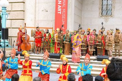 Angklung 'Menggoyang' Amerika, Putra Putri Indonesia Sukses Bikin Bule Terpana