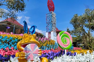 Cewek Kue Wajib Foto-foto di Taman Ini, Semua Sudutnya Berwarna dan Instagramable!