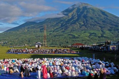 Syahdunya Suasana Sholat Idul Adha di Bawah Lereng Gunung Sumbing: Best Moment, Best View!
