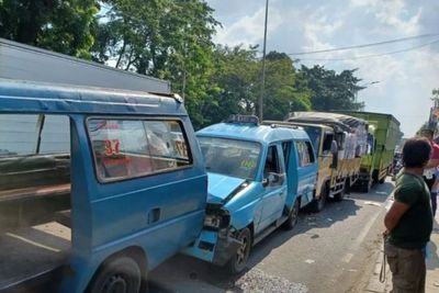 Kronologi Kecelakaan Beruntun Libatkan 7 Kendaraan di Ciracas, ini Kata Saksi Mata