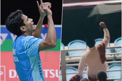 Pake Peci, Bapak Ini Usai Salat Idul Adha Langsung Dukung Chico di Malaysia Masters 2022
