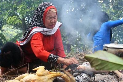 Ritual Aneh ! Memasak Lemang Ayam Dilarang Pakai Garam, Kalau Dilanggar Bisa Fatal!