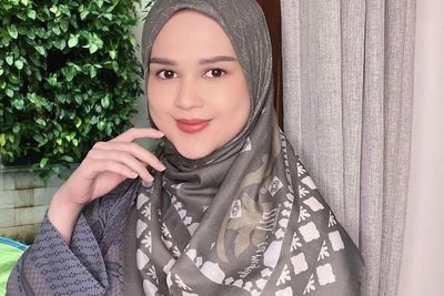 5 Potret Cut Meyriska Pakai Gamis, si Mama Muda 2 Anak Tampil Modis dan Bikin Adem