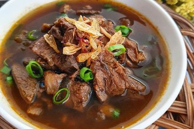 5 Resep Asli Rawon Daging Sapi Khas Surabaya, Dijamin Enak!