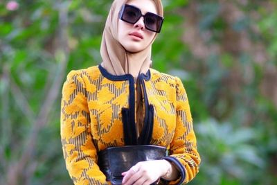 Gaya Elegan Syahrini Tenteng Dompet Hijau Seharga Mobil