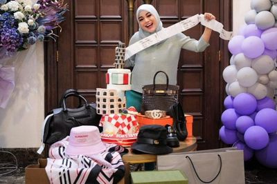 7 Penampakan Kado Mewah Atta Buat Istri Tercinta Aurel, Totalnya Setengah Miliar Lebih