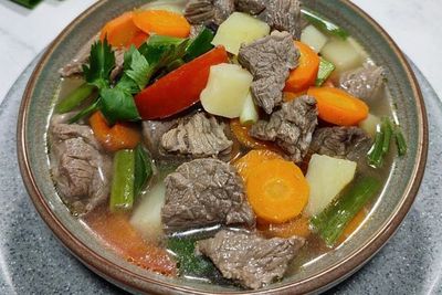 Resep Sop Daging Sapi Simpel yang Enak dan Gurih, Praktis!