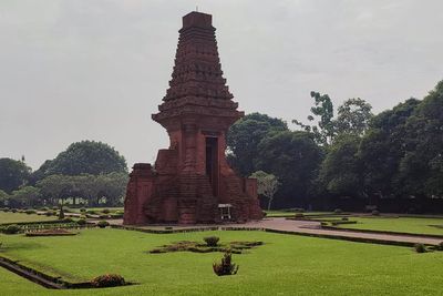 Menelusuri Candi Bajang Ratu, Namanya Diambil dari Anak Kecil! Siapa Itu?