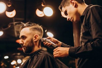 10 Potongan Rambut Pria untuk Botak Depan, Tetap Tampil Rapi dan Percaya Diri
