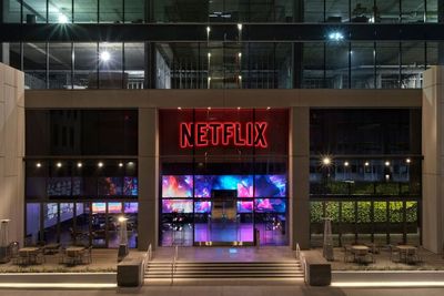 Netflix Gandeng Microsoft untuk Hadirkan Layanan Streaming dengan Biaya Langganan Murah
