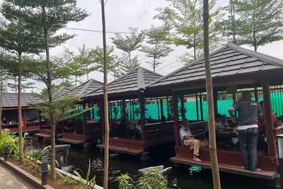 Rekomendasi Tempat Makan Enak di Gowa, Nuansa Alam Menunya Rumahan