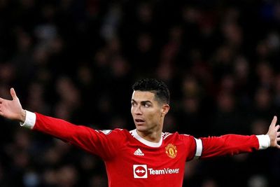 Ronaldo Unggah Foto Nge-Gym Pakai Celana Latihan MU, Kode Bertahan?