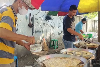 Cuma Jualan di Trotoar, Sehari Habiskan 7 Tandan Pisang: Alhamdulillah Rezekinya di Sini