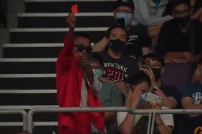 Priiittt! Wasit Singapore Open 2022 Dapat Kartu Merah dari Fans Indonesia, Ini Sebabnya