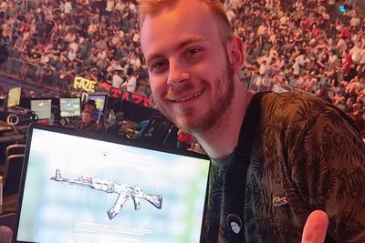 Gacha saat Nonton Turnamen, Pria Ini Disoraki Penonton Dapat Skin Mahal di CS:GO