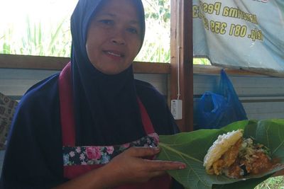 Jualan di Pelosok Kampung, Warung Nasi Pecel Ini Sehari Habiskan 15 Kg Beras: Seenak Apa?