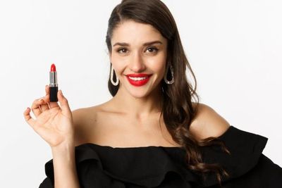 5 Tutorial Pakai Lipstik Anti-Belepotan, Mudah!