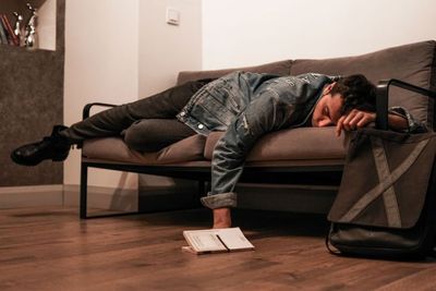 Waspada, Hal Aneh dan Mengerikan ini Bisa Sewaktu-waktu Kamu Lakukan saat Tertidur