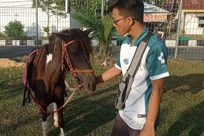 Mendadak Tajir! Lulusan S2 Manajemen Bisnis Australia Banting Setir Usaha Penyewaan Kuda