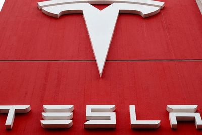 Tesla Dituntut Ganti Rugi Gegara Masalah Autopilot