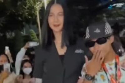 Gaya Bonge Digandeng Paula Verhoeven di Citayam Fashion Week, Beri Cium Jauh ke Penonton 