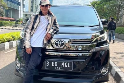 Wih! Bonge Si Penguasa Citayam Fashion Week Pamer Toyota Vellfire Harga Miliaran Rupiah