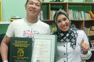 Senyum Semringah Andika Kangen Band Pamer Ijazah, Akhirnya Lulus SMA
