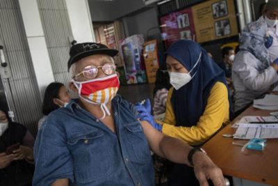 Awas! Kasus COVID-19 Makin Ngegas, Pakar Ingatkan Kelompok Rentan Wajib Booster