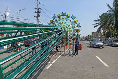 Miris! 50 Persen Jalan Rusak, Pemkab Ponorogo Malah Beli Lampu Singapura Rp558 Juta