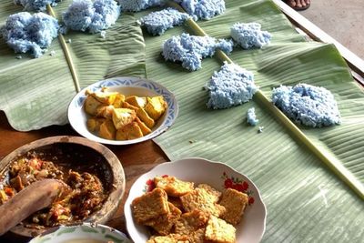 Resep Nasi Liwet Tanpa Santan, Warnanya Biru Cantik Rasanya Gurih Banget!