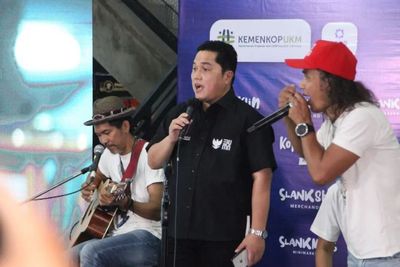 Serunya Erick Thohir Duet Nyanyi Bareng Slank saat Resmikan Koperasi Slankops