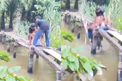 Terngakak! Pria Ini Jatuh dari Jembatan Kayu padahal Niat Mau Ceburin Teman, Karma Deh...