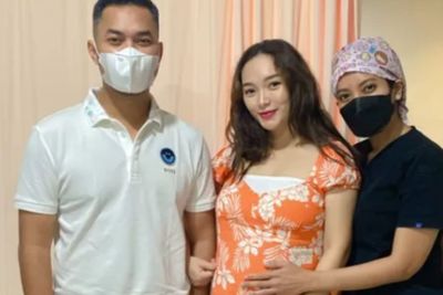 Digugat Veranosiliyana, Zaskia Gotik Pamer Senyum Sambil Gandeng Mesra Sirajuddin