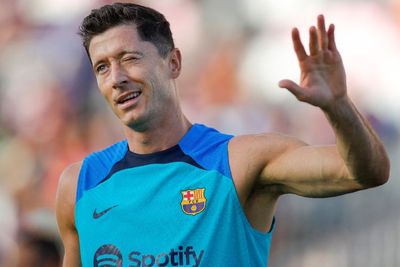 Banjir Pesanan, Toko Merchandise Barcelona Kehabisan Huruf W Cetak Jersey Lewandowski
