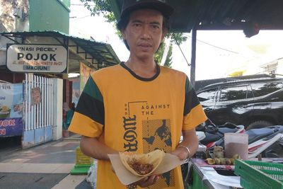 Leker Jadul di Tengah Kota Madiun, Ada Sejak 1960 Masaknya Masih Pakai Tungku dan Arang