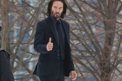 Foto First Look Keanu Reeves di John Wick: Chapter 4 Dirilis: Berdoa di Depan Altar