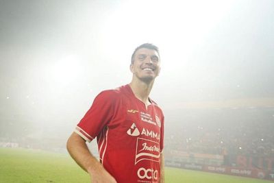 Ondrej Kudela Main Bola Bareng Anak-anak Kampung, Netizen: Ini Baru Fun Football!