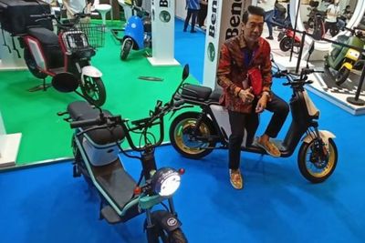 Di PEVS 2022 Ada Sepeda Motor Listrik Gaya Terondol Keeway, Top Speed 80 km jam