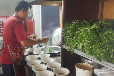 Mie Ayam Enak Tapi Horor, Rumornya Si Penjual Punya Pesugihan Pocong: Benarkah?