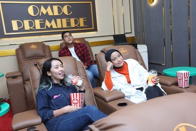 Tak Lagi Terkesan Seram, Klinik Gigi Disulap Jadi Bioskop agar Pasien Betah