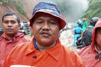 Jalan Sitinjau Lauik - Solok Udah Bisa Dilalui Usai Tertutup Beberapa Jam Akibat Longsor