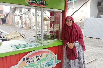 Mantan Pegawai RS Banting Setir Jualan Bubur, Omzetnya 10 Kali Lipat dari Gajinya Dulu