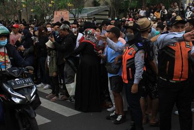 Jam Pulang Kantor Bikin Suasana Zebra Cross Dukuh Atas Makin Ramai